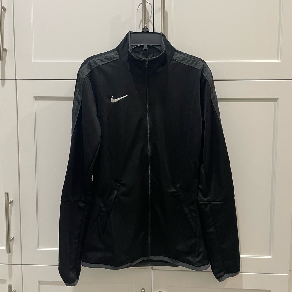 BLACK NIKE ZIP UP W/ GREY DETAILING